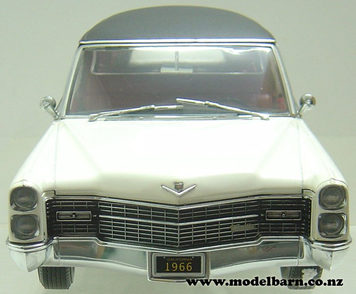 1/18 Cadillac Limousine Hearse (1966, white & black) - Vehicles 