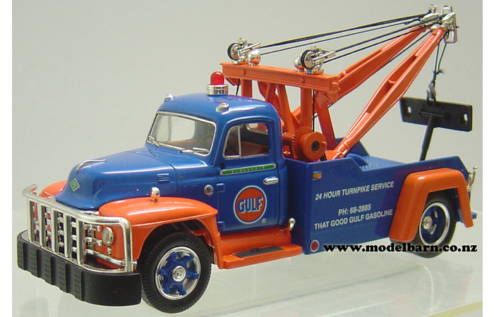 1/34 Diamond-T Tow Truck (1955) "Gulf"