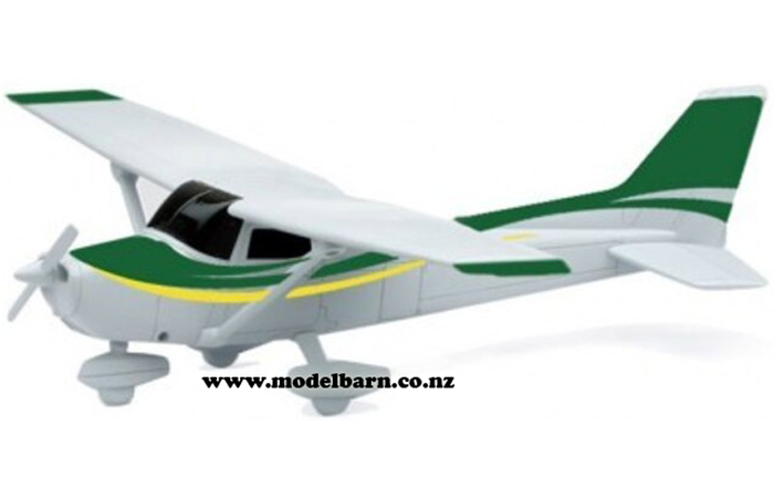 1/42 Cessna 172 Skyhawk with Wheels Kitset (green & white)