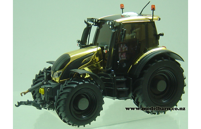 1/32 Valtra N174 with Front Weight (gold) "Machine of the year 2016" 