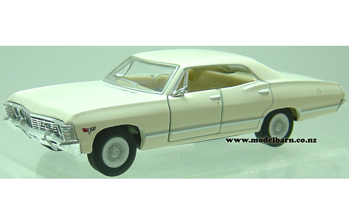 1/43 Chev Impala (1967, white, unboxed)