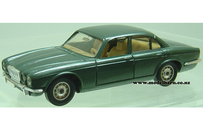 1/43 Jaguar XJ12 (dark green, unboxed)