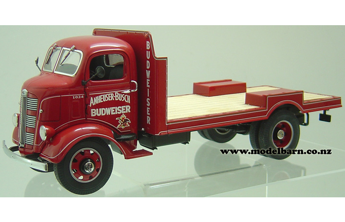 1/24 GMC Beer Delivery Truck (1938) with Kegs "Budweiser"