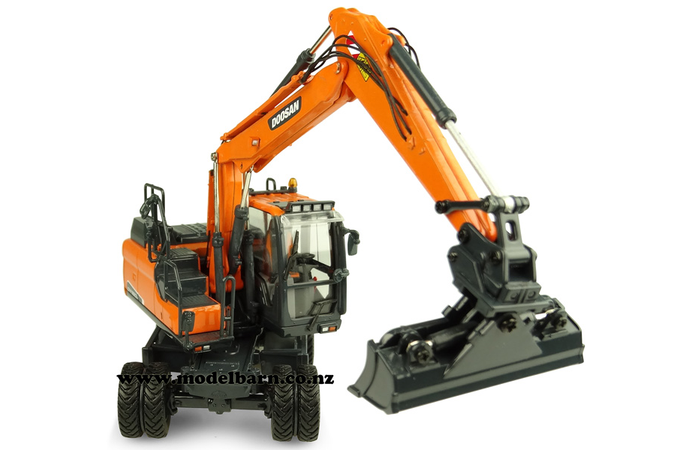 1/50 Doosan DX160W Wheeled Excavator & Attachments - Construction